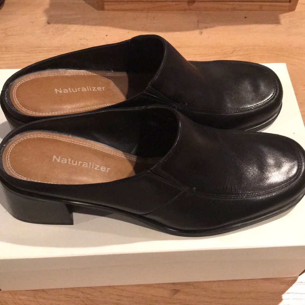 Naturalizer black leather mules — 8 1/2